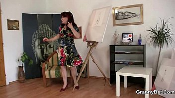 Cock-hungry mature paintress takes it from behind