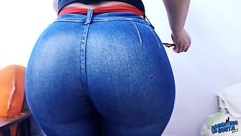 Huge Round Ass Tiny Waist Jeans About to Explode!