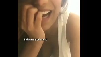 Poonam pandey Nipple slip Insta Live